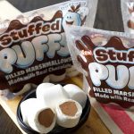 Los malvaviscos rellenos de chocolate ya existen y hacer s’mores está a punto de volverse mucho más fácil