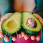¿Son veganos los aguacates y las almendras? He aquí por qué algunos dicen que no