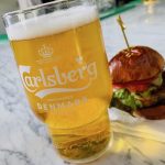 Se presenta la cerveza icónica Carlsberg y el nuevo sistema DraughtMaster