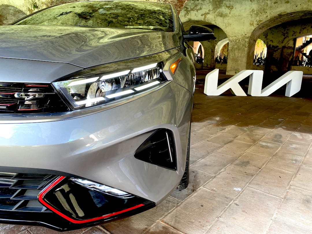 Nuevo KIA Forte GT 2022 poderoso y hecho en México