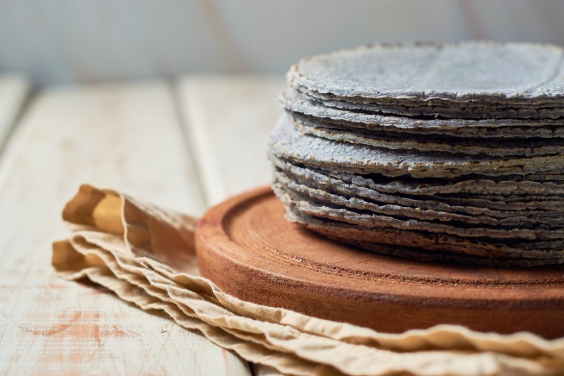 Tortillas de maíz azul